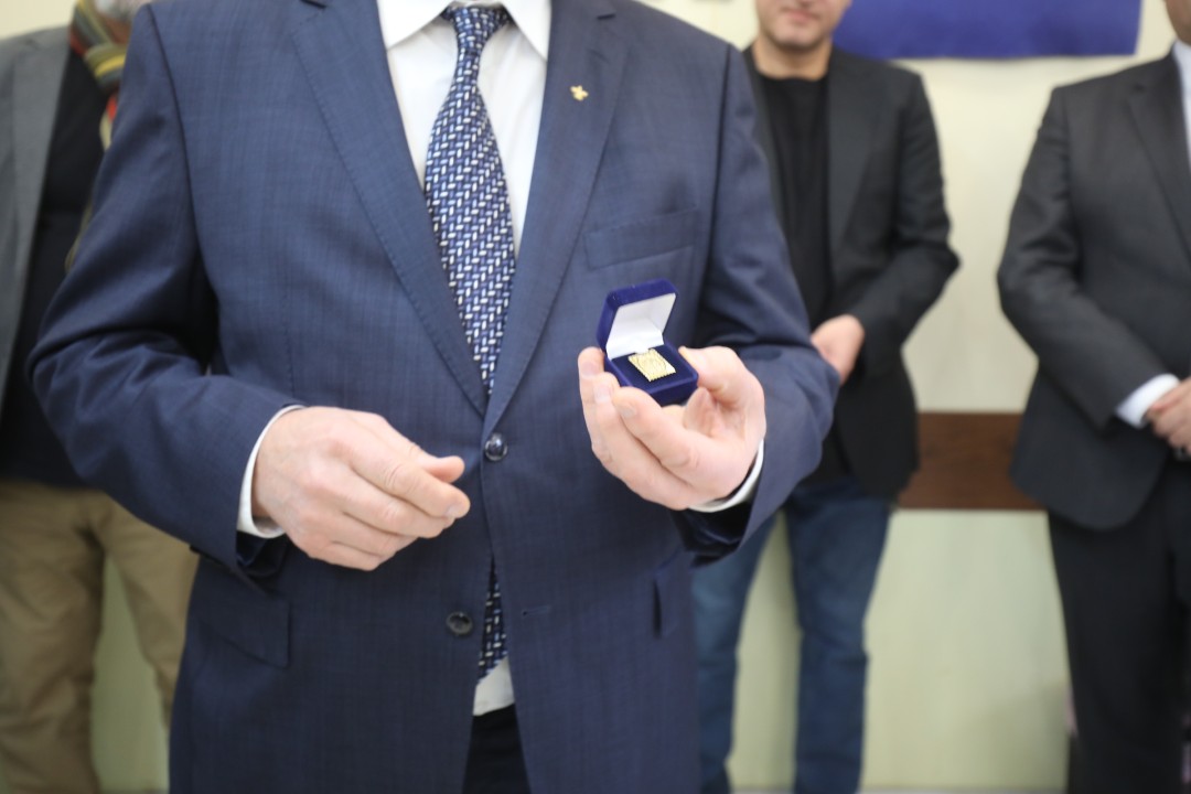 <p>&bdquo;Български пощи&ldquo; отбеляза 100- годишнината на Софийското филателно дружество с ново филателно издание, посветено на известния български филателен експерт Петко Караиванов. Софийското филателно дружество &bdquo;Петко Караиванов&ldquo; е основано на 27 ноември 1925 г. Новата марка е част от поредицата &bdquo;Известни българи &ndash; филателисти&ldquo; на &bdquo;Български пощи&ldquo;.</p>