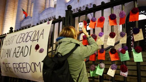 Протест блокира движението пред Съдебната палата в София