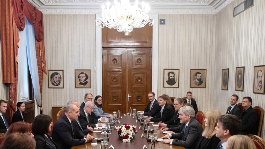 <p>Радев: Нарушаването на върховенството на правото подкопава устоите на демокрацията</p>