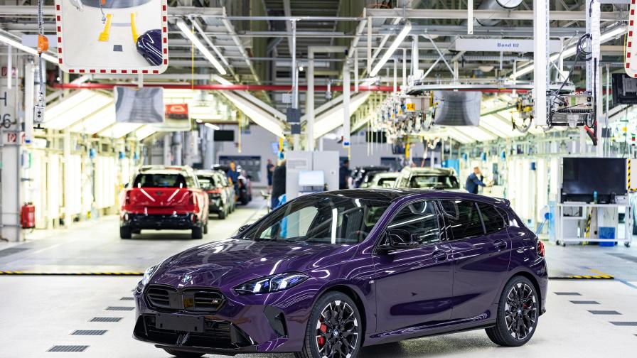 Ще падне ли в бездната или ще спре на ръба: ЕС решава бъдещето на автомобилите