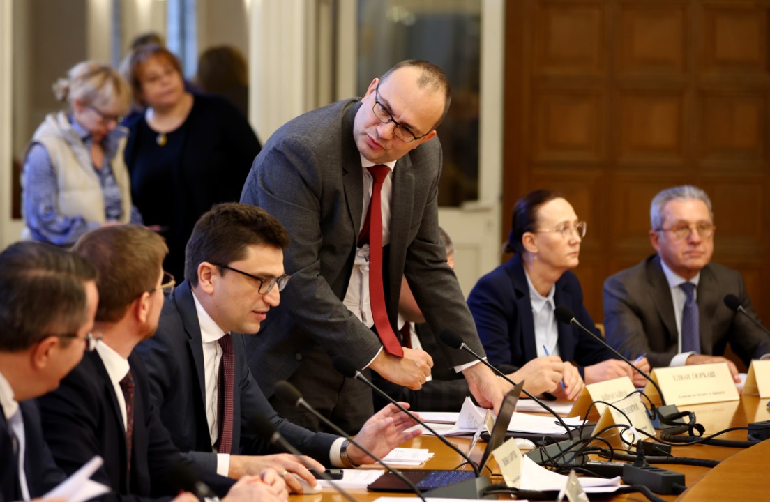 <p>До скандал между опозицията и управляващите се стигна в Комисията по бюджет и финанси, която се провежда в почивката на заседанието на Народното събрание.</p>