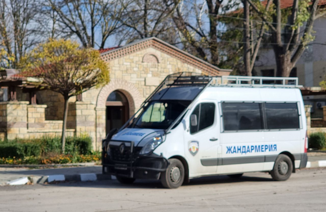 <p>Обиски във &bdquo;Величие&ldquo;: Кадри от акцията срещу имотни измами и пране на пари</p>