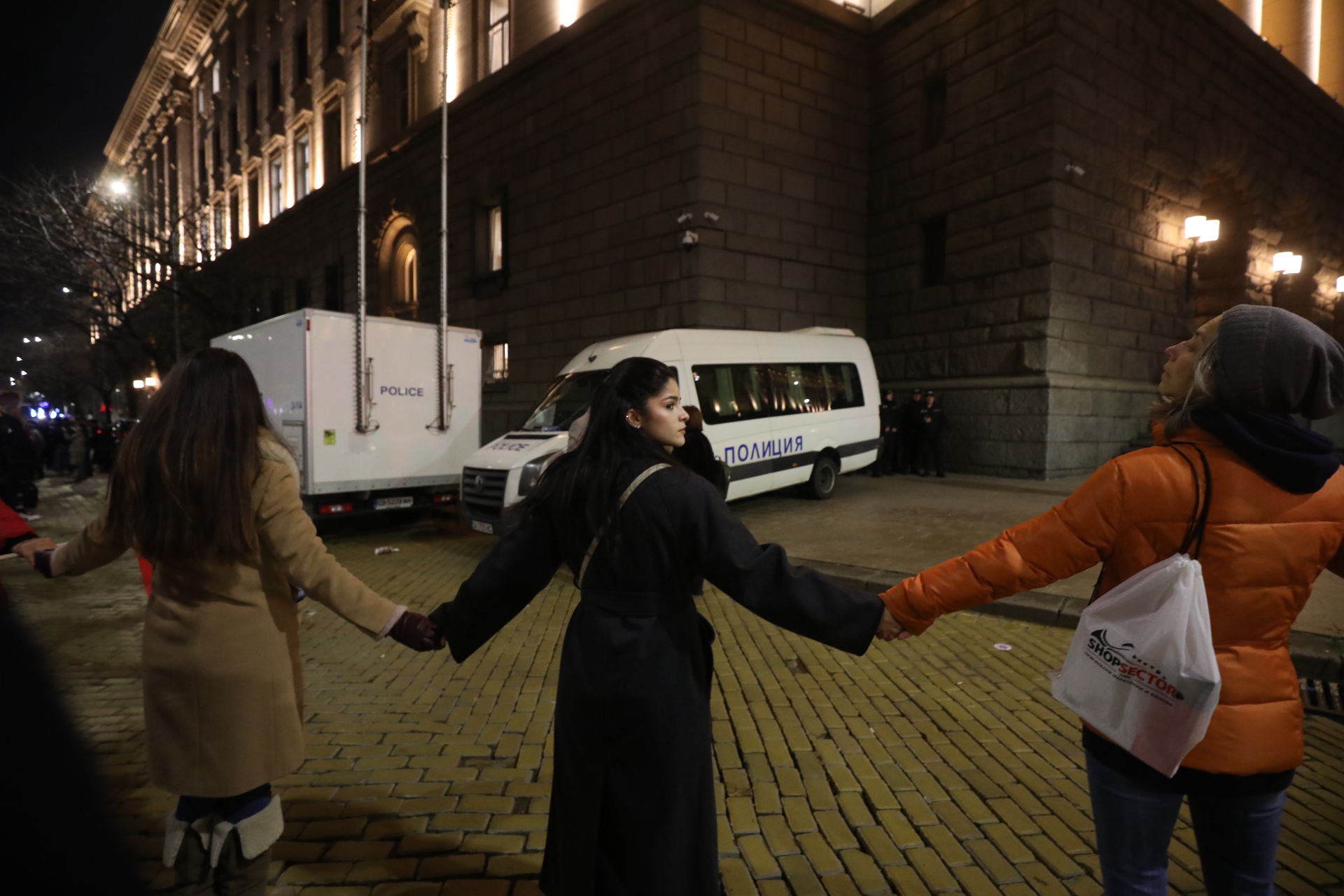 <p>Протест срещу Бюджет 2026 - "Триъгълникът на властта" под обсада.</p>