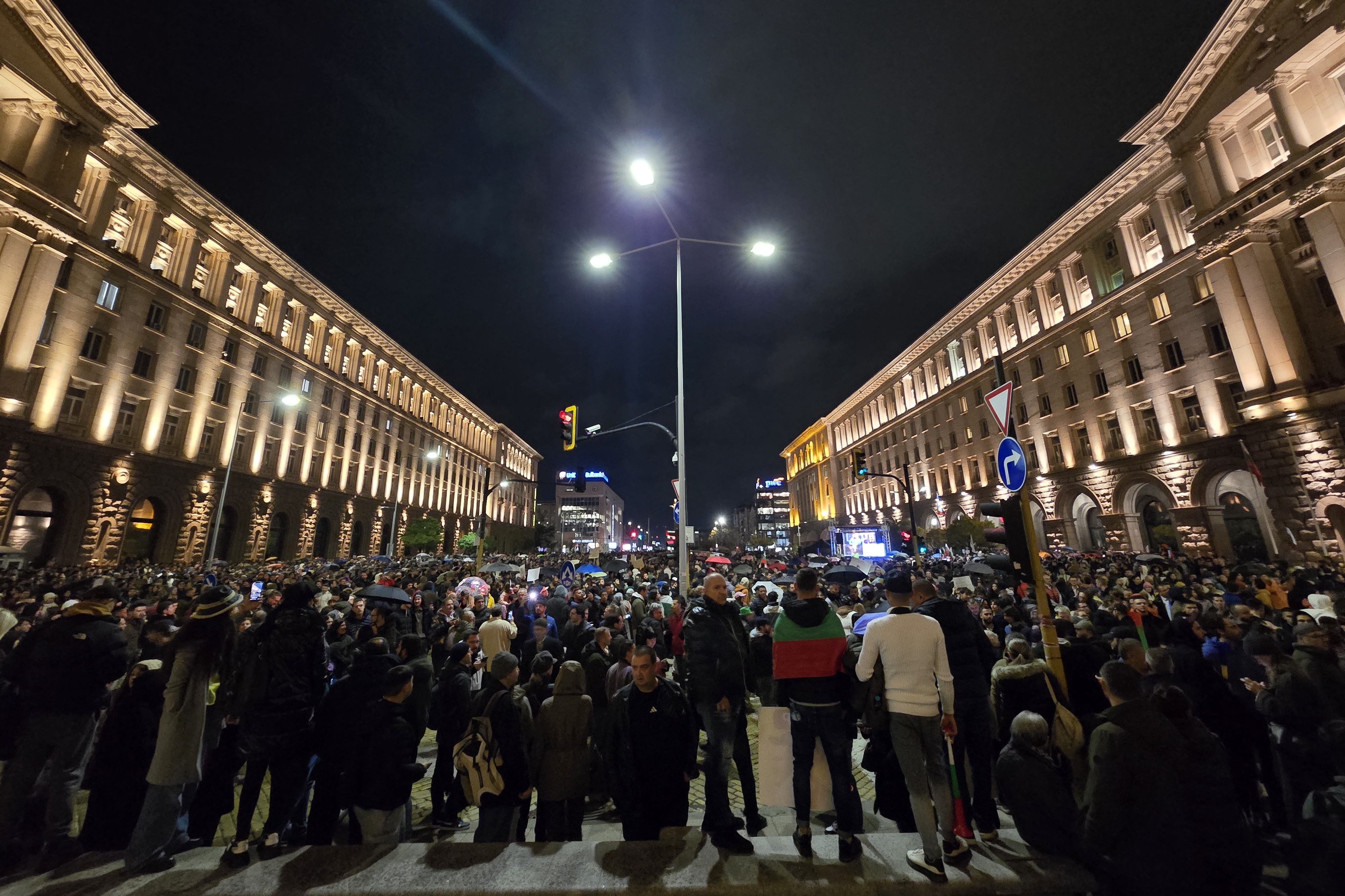 <p>Протест срещу Бюджет 2026 - "Триъгълникът на властта" под обсада.</p>