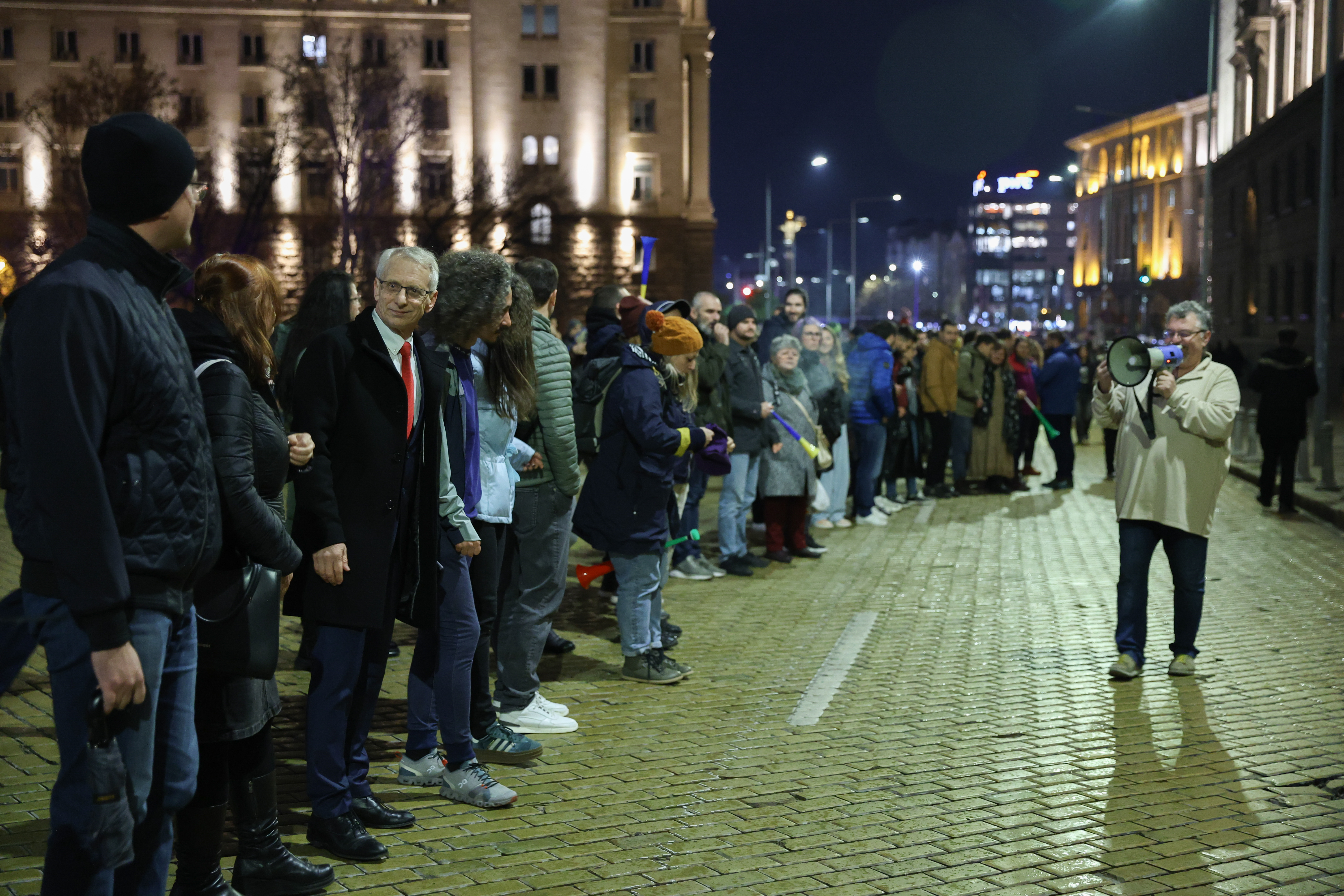<p>Протест срещу Бюджет 2026 - "Триъгълникът на властта" под обсада.</p>