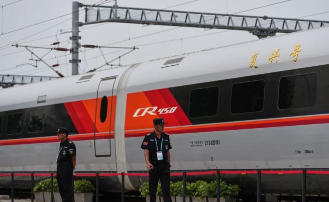 Тежък влаков инцидент в Китай, загинаха 11 души