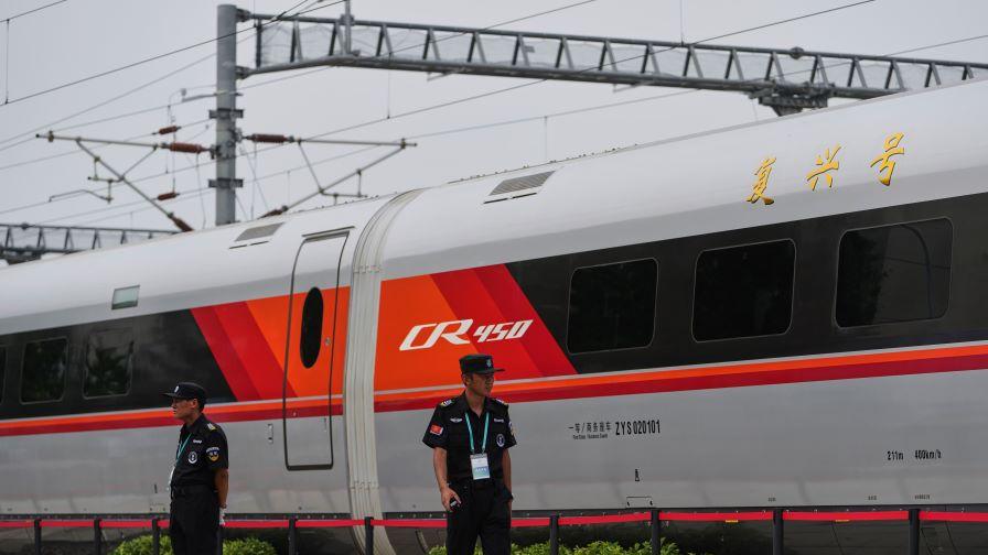 Тежък влаков инцидент в Китай, загинаха 11 души