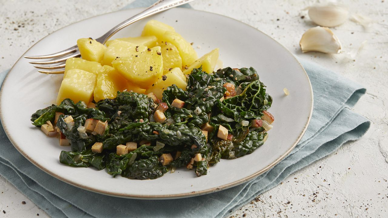 <p>Въпреки това, готвенето може да намали някои водоразтворими хранителни вещества, като витамин C. За баланс, готвенето на пара запазва повече хранителни вещества от варенето.</p>