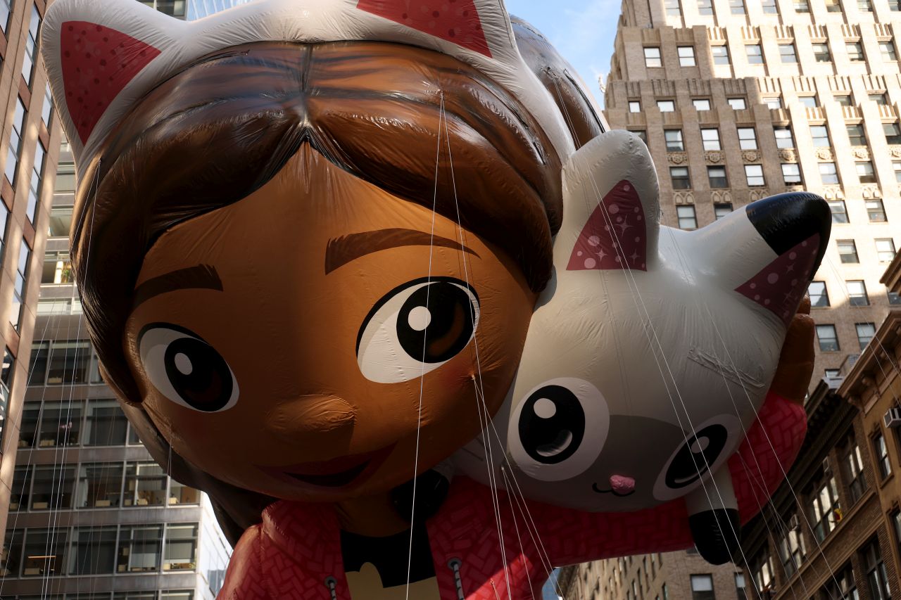 <p>Гигантски Спайдър-мен, Миньони и Спондж Боб превзеха Ню Йорк! Епични кадри от 99-ия парад на Macy&rsquo;s, каквито не сте виждали</p>