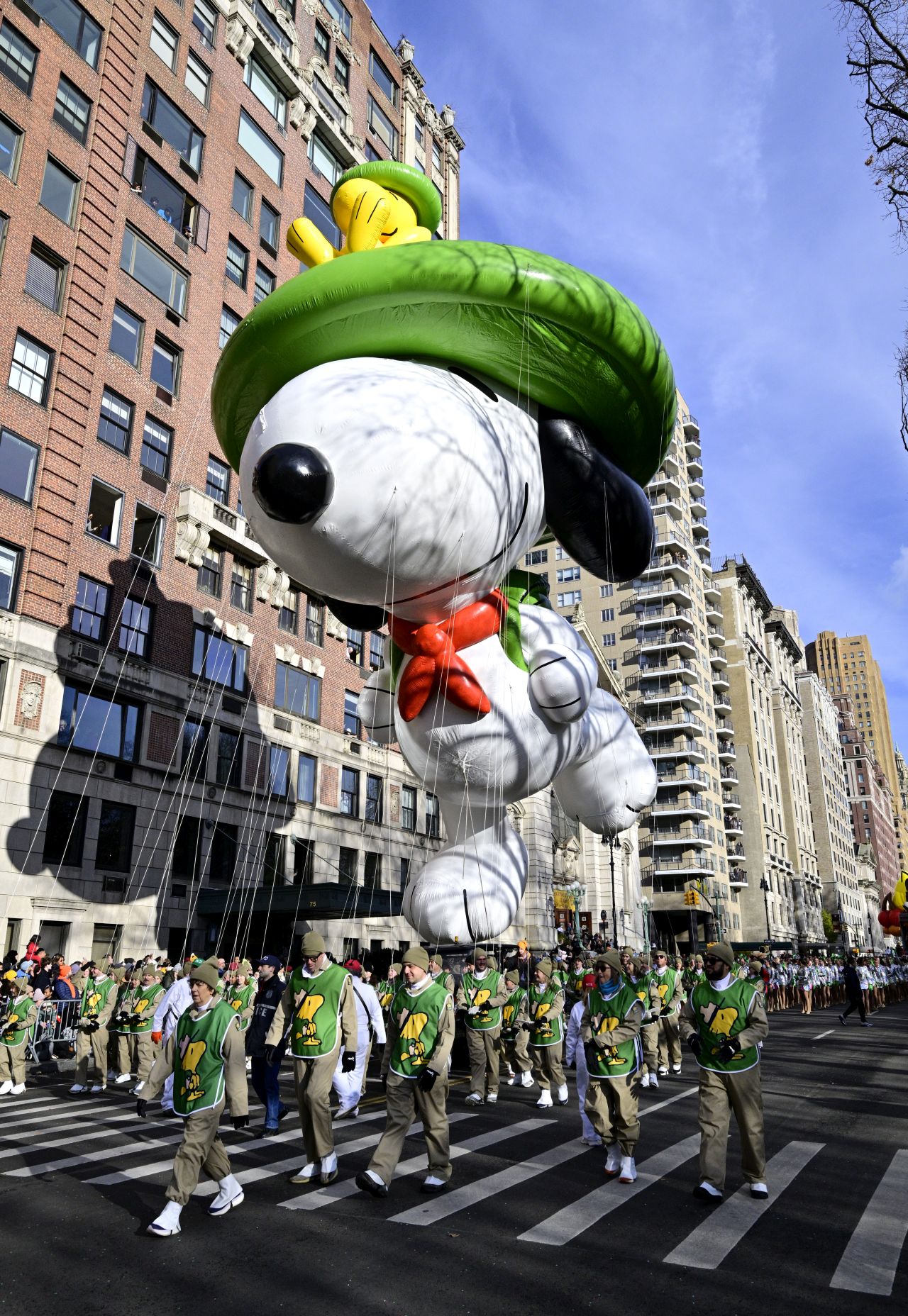 <p>Гигантски Спайдър-мен, Миньони и Спондж Боб превзеха Ню Йорк! Епични кадри от 99-ия парад на Macy&rsquo;s, каквито не сте виждали</p>