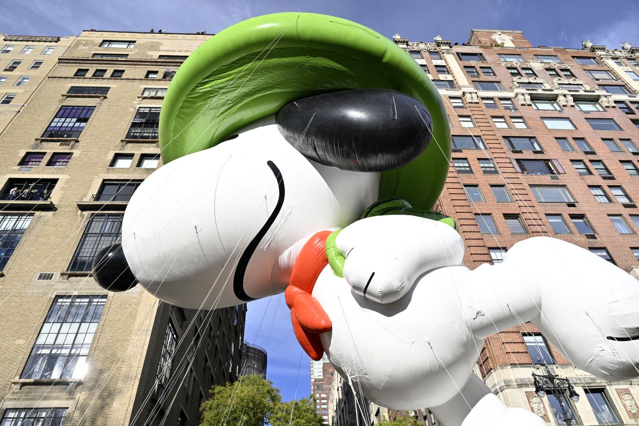 <p>Гигантски Спайдър-мен, Миньони и Спондж Боб превзеха Ню Йорк! Епични кадри от 99-ия парад на Macy&rsquo;s, каквито не сте виждали</p>