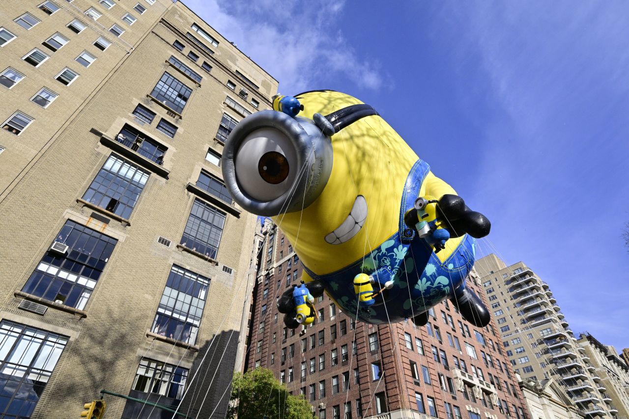 <p>Гигантски Спайдър-мен, Миньони и Спондж Боб превзеха Ню Йорк! Епични кадри от 99-ия парад на Macy&rsquo;s, каквито не сте виждали</p>