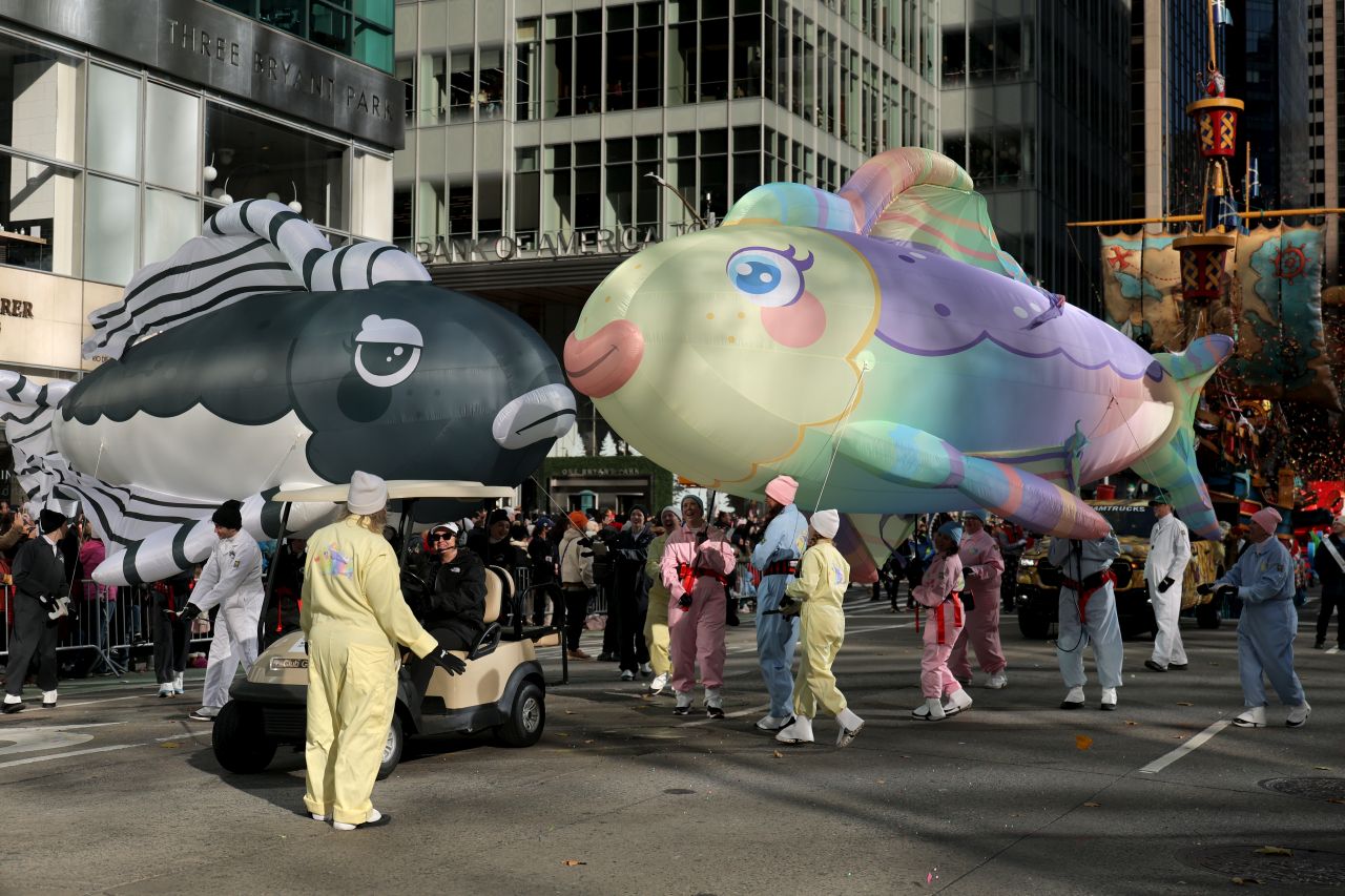 <p>Гигантски Спайдър-мен, Миньони и Спондж Боб превзеха Ню Йорк! Епични кадри от 99-ия парад на Macy&rsquo;s, каквито не сте виждали</p>