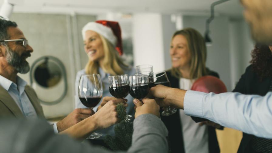 „Исках да спя с нея“: Как коледно парти коства на старши партньор работата му за $850 000