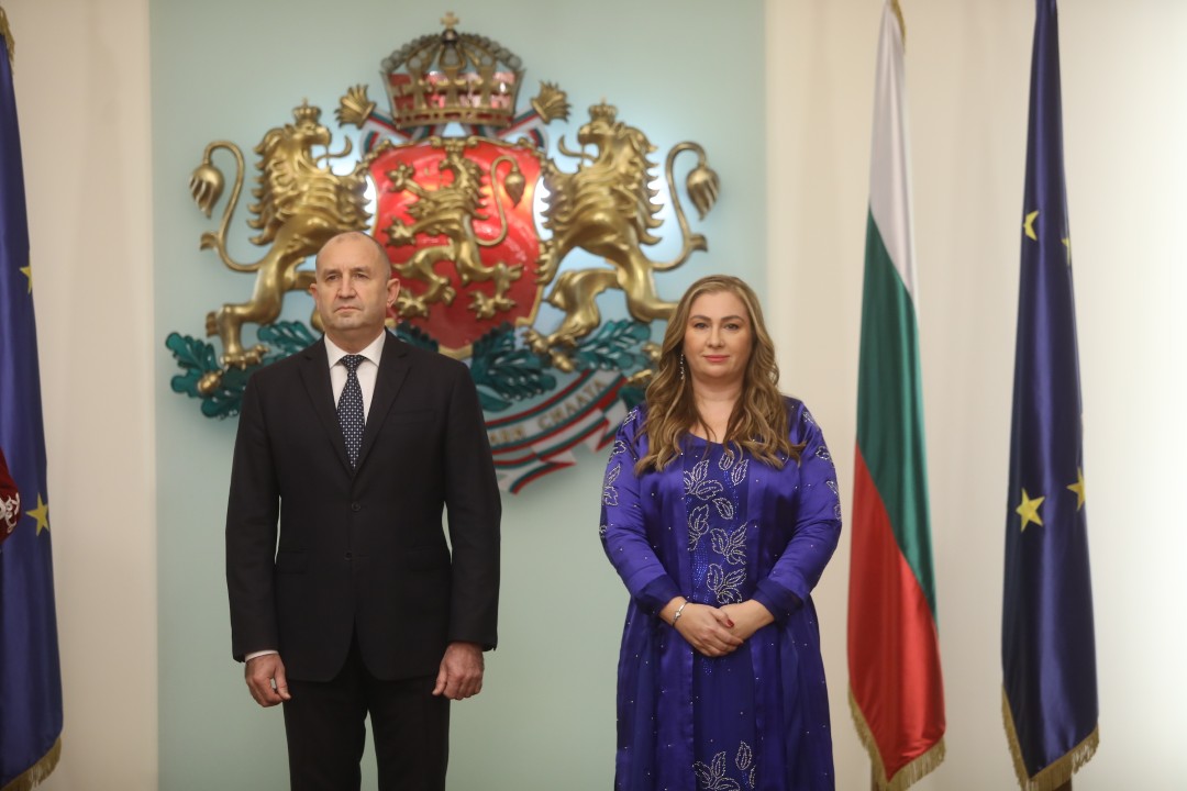 Румен Радев удостои посланика на Ирак с орден "Мадарски конник" (СНИМКИ)