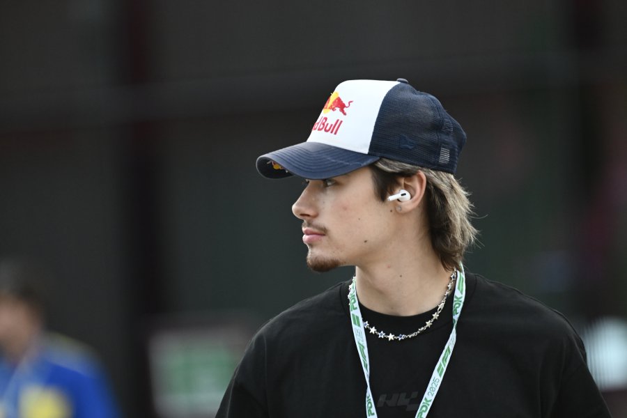 Никола Цолов дебютира във Формула 2 на пистата Лусаил в1