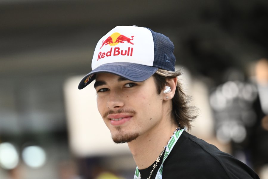 Никола Цолов дебютира във Формула 2 на пистата Лусаил в1