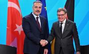 Външните министри на Германия и Турция искат Турция и в ЕС, и в SAFE