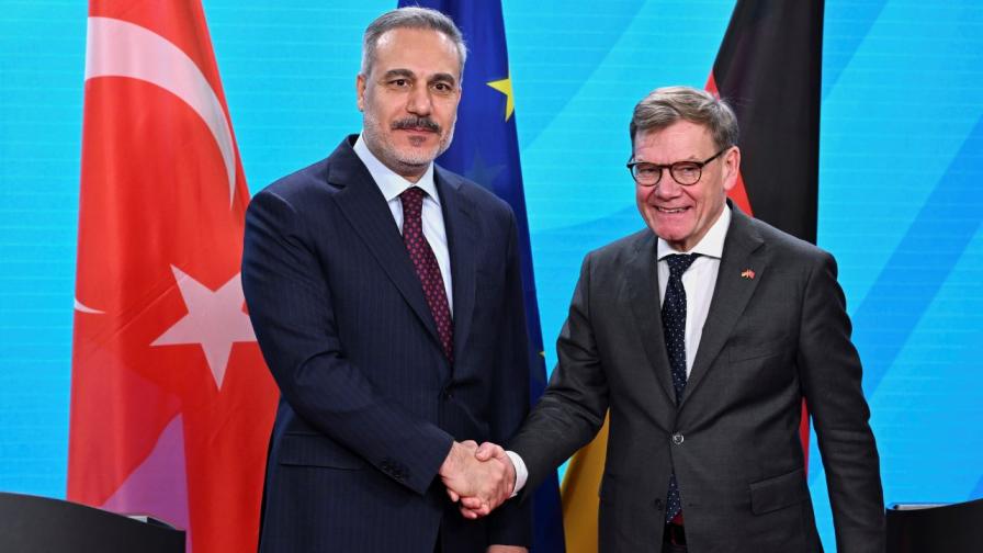 Външните министри на Германия и Турция искат Турция и в ЕС, и в SAFE