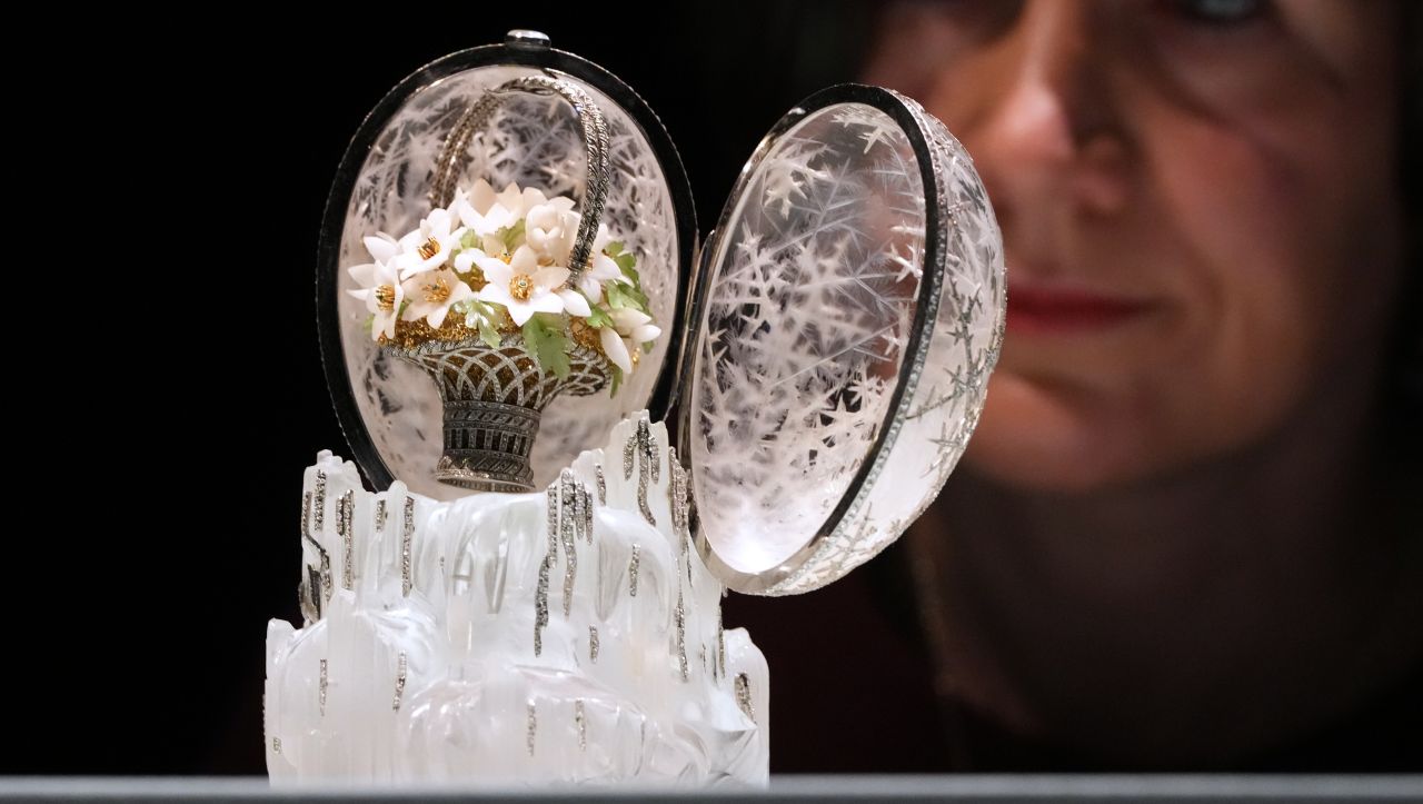 <p>Шедьоври на леда и сезоните: Зимното яйце на Фаберже и &bdquo;Четирите сезона&ldquo; на Арчимбольдо превземат търговете в Лондон</p>