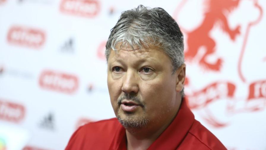 <p>Любо Пенев е приет по спешност в болница в Германия</p>