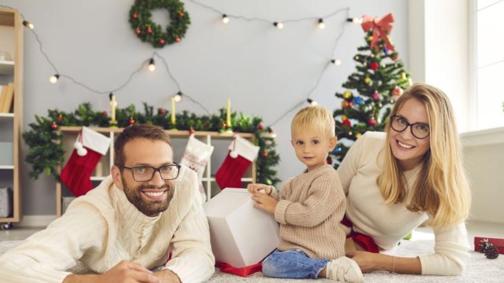 Коледна фотосесия у дома: Как да създадете магични семейни кадри без студио