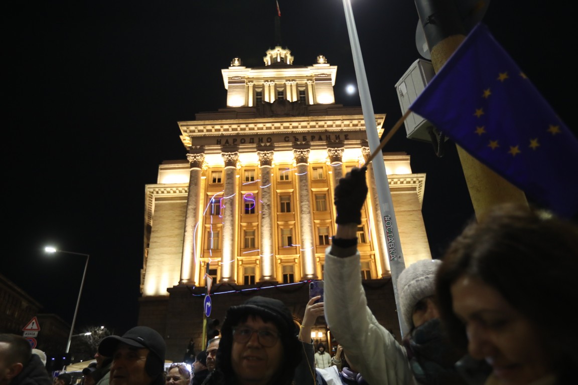 <p>Граждани се събираха пред Министерския съвет на протест срещу бюджета за 2026 г.</p>