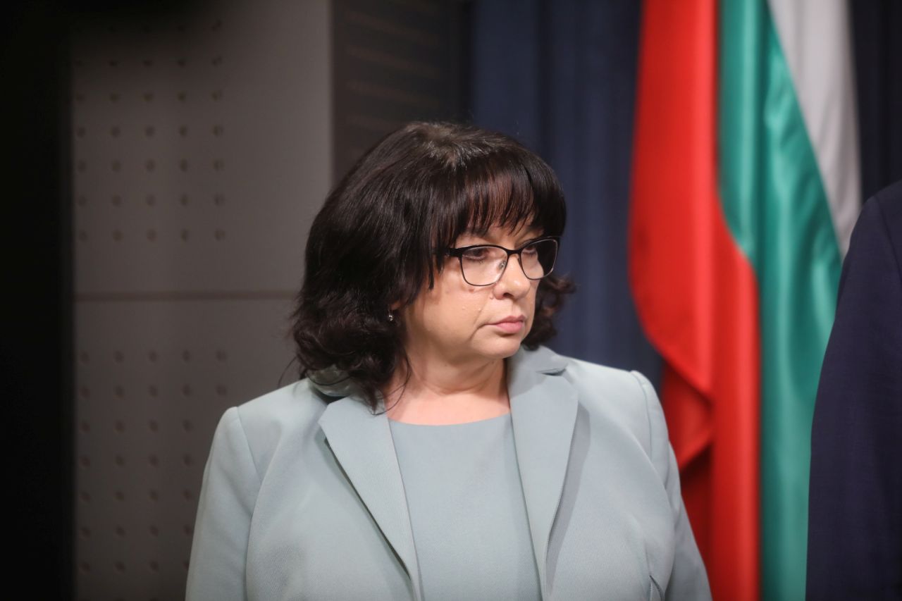 <p>Днес правителството взе решение да оттегли проектите за Държавния бюджет, НЗОК и ДОО. Това каза след Съвета за съвместно управление премиерът Росен Желязков. Това означава нова бюджетна процедура, уточни той.</p>