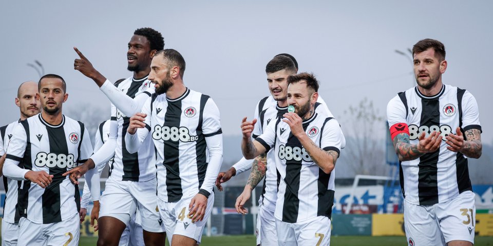 Монтана и Локомотив София1