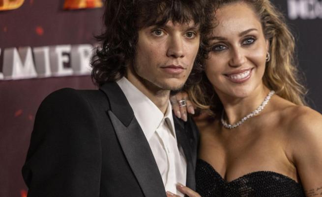 След 4 години връзка: Майли Сайръс и Макс Морандо се сгодиха