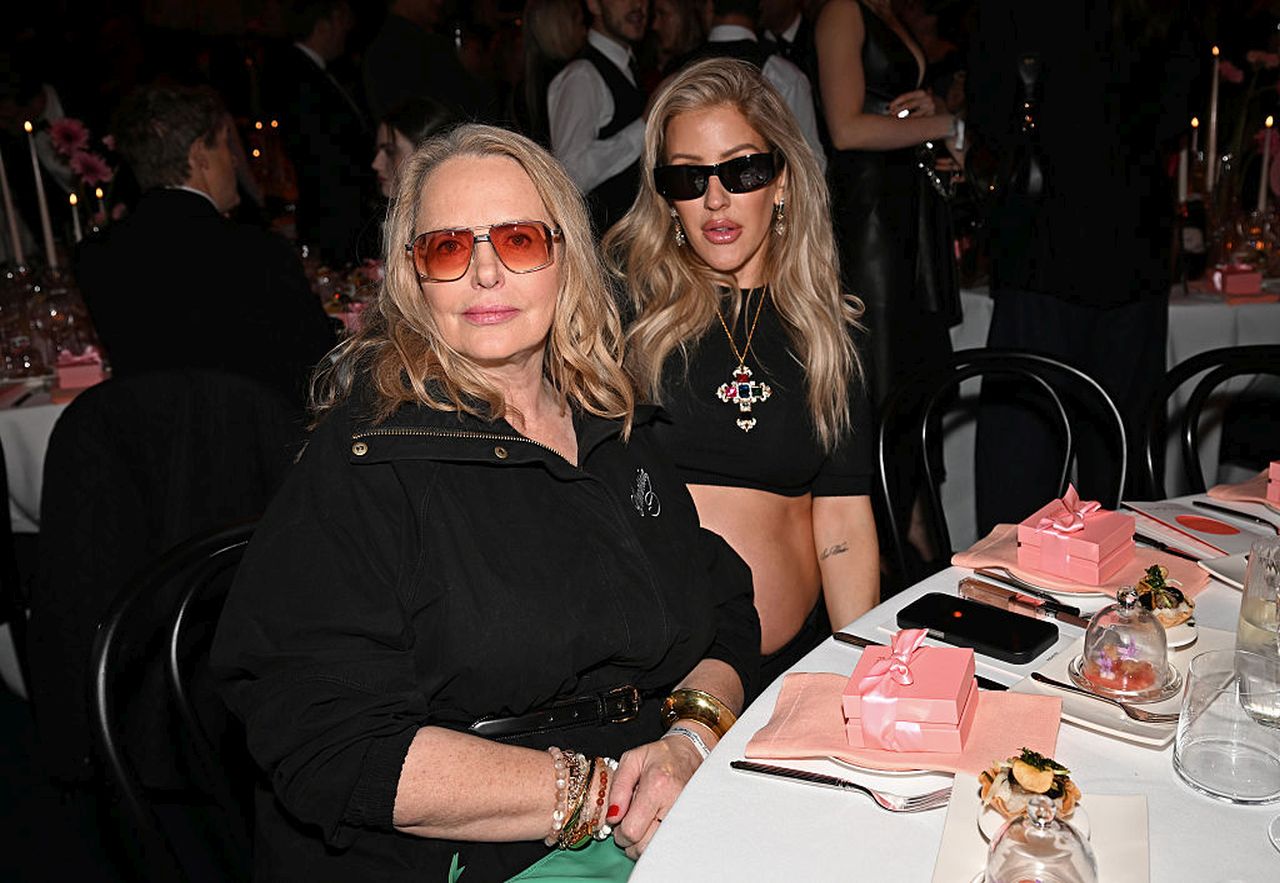 <p>Ели Голдинг&nbsp;обяви, че очаква второто си дете, като показа кръглото си коремче на&nbsp;червения килим по време на модните награди за 2025 г. в понеделник, 1 декември, в Лондон, Англия. Това е първото бебе на 38-годишната певица&nbsp;и половинката ѝ Бо Миниар&nbsp;</p>