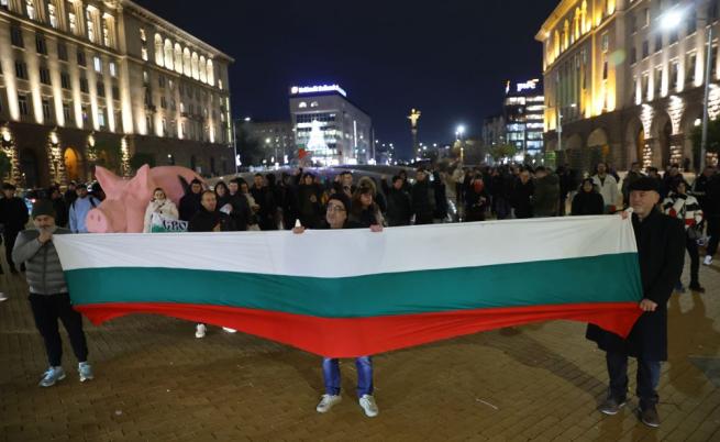 Нови протести в София и страната, пистолет, боксове, ножове, полицията реагира