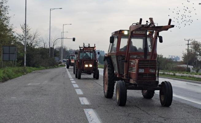 Протестът на гръцките фермери: Отвориха 