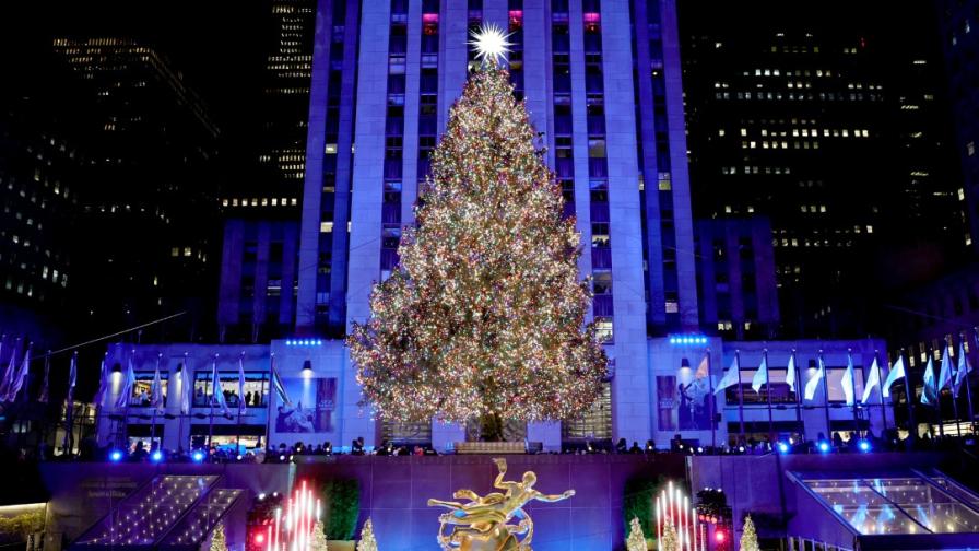Легендарната елха пред Рокфелер център...
