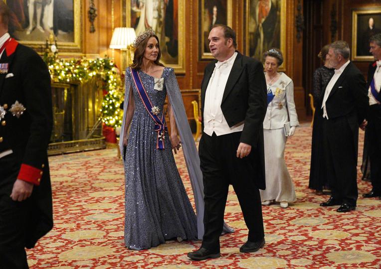 Кейт Мидълтън дебютира в Уиндзор с най-голямата и блясква корона досега - снимка 9