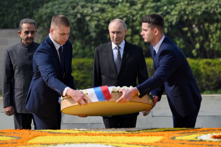 <p>Руският президент Владимир Путин и индийският премиер Нарендра Моди стартираха днес преговорите си в Делхи, предаде Ройтерс.</p>