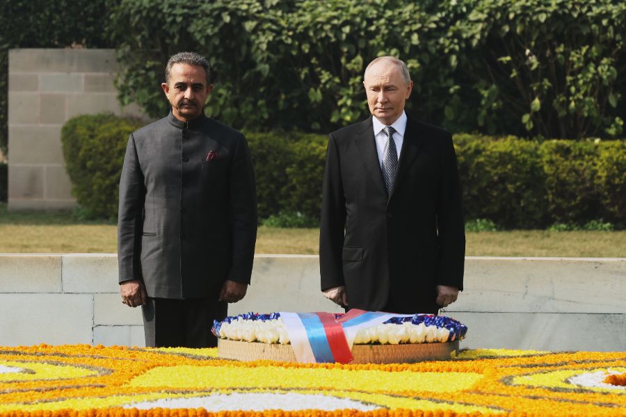 <p>Руският президент Владимир Путин и индийският премиер Нарендра Моди стартираха днес преговорите си в Делхи, предаде Ройтерс.</p>