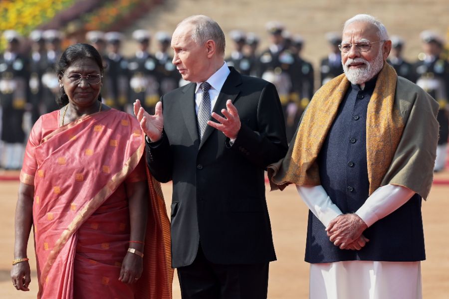 <p>Руският президент Владимир Путин и индийският премиер Нарендра Моди стартираха днес преговорите си в Делхи, предаде Ройтерс.</p>