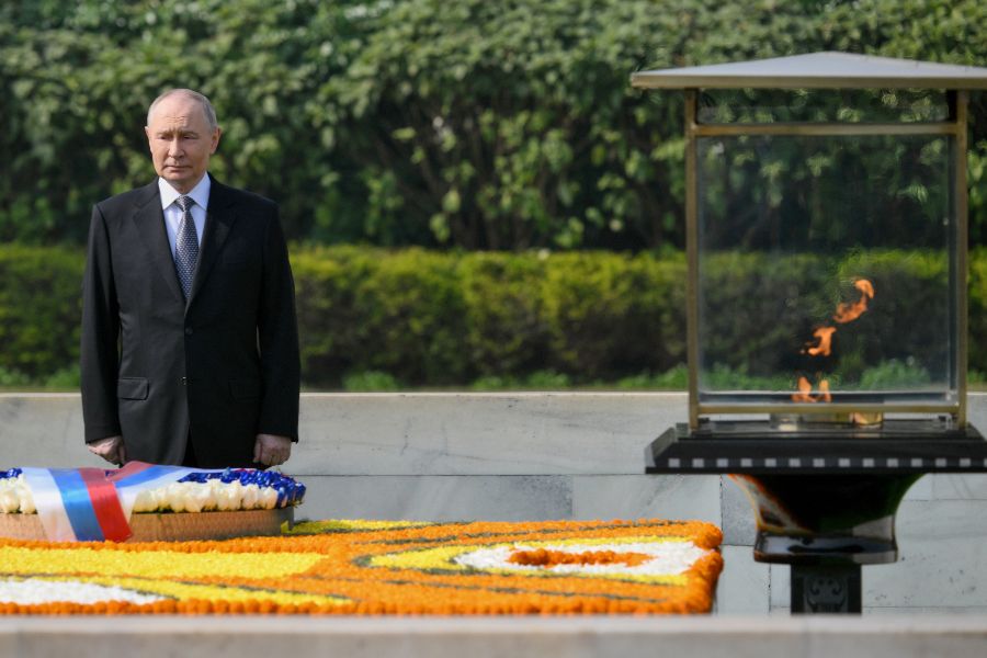 <p>Руският президент Владимир Путин и индийският премиер Нарендра Моди стартираха днес преговорите си в Делхи, предаде Ройтерс.</p>