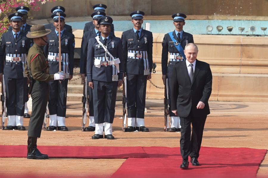 <p>Руският президент Владимир Путин и индийският премиер Нарендра Моди стартираха днес преговорите си в Делхи, предаде Ройтерс.</p>