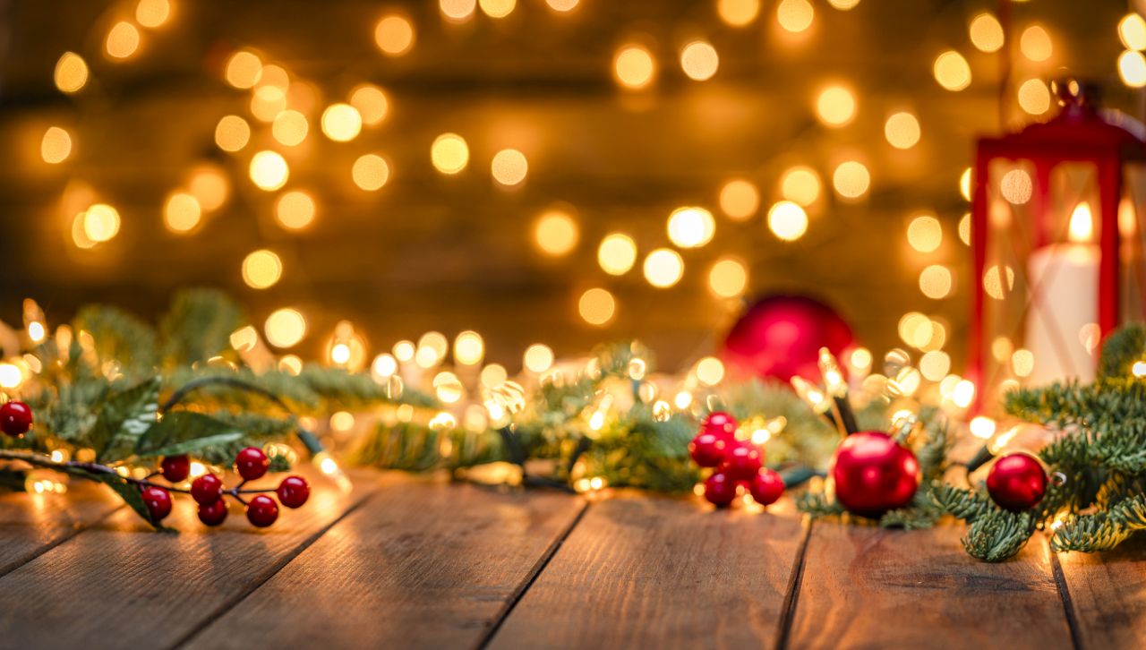 Експерти предупреждават: Kоледните лампички крият сериозен риск от пожар