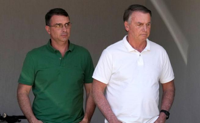 Жаир Болсонаро подкрепи кандидатурата на сина си за президент на Бразилия