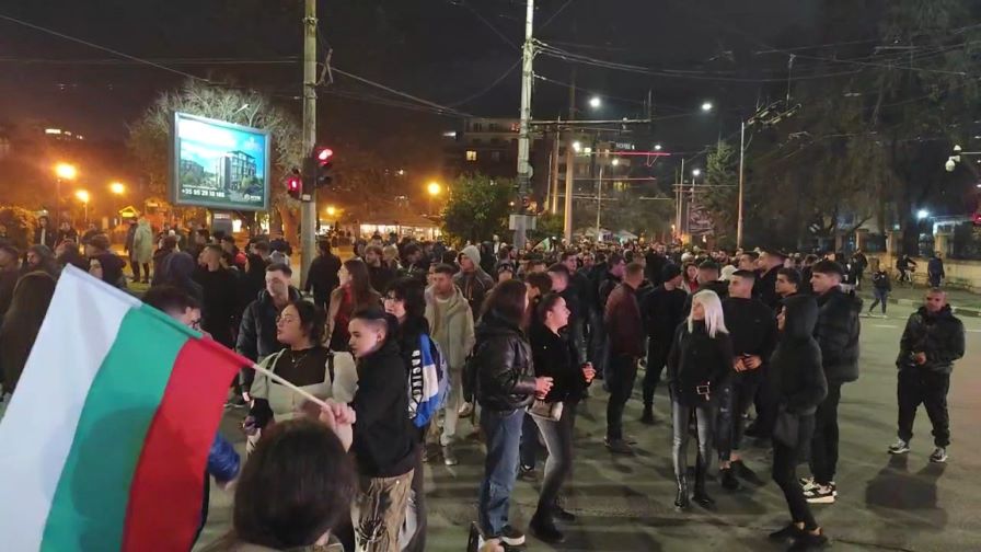 Недоволни граждани отново излязоха на протести в няколко града у нас