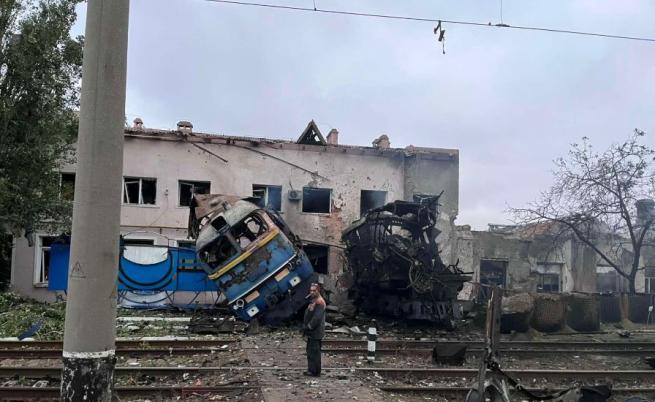 Руски дронове и ракети поразиха железопътен възел край Киев