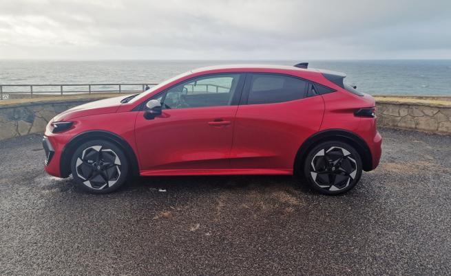 STOP&GO: 10,4 м, диаметърът на обратен завой, което улеснява маневрирането в градска среда.