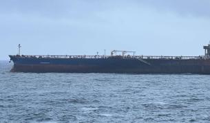 Помощ по въздух: Доставиха провизии на моряците от заседналия край Ахтопол танкер