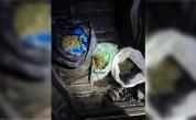 Откриха и иззеха 8 кг марихуана, укрита в буркани и дерегистрирана кола в Бобов дол