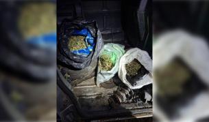 Откриха и иззеха 8 кг марихуана, укрита в буркани и дерегистрирана кола в Бобов дол