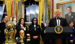 Доналд Тръмп връчи медалите на „Кенеди център“