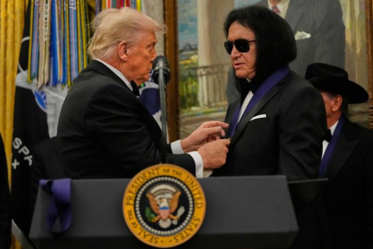 Тръмп Кенеди център